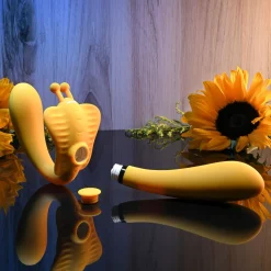 Evolved - The Monarch Strapless Strap On Vibrator - Geel