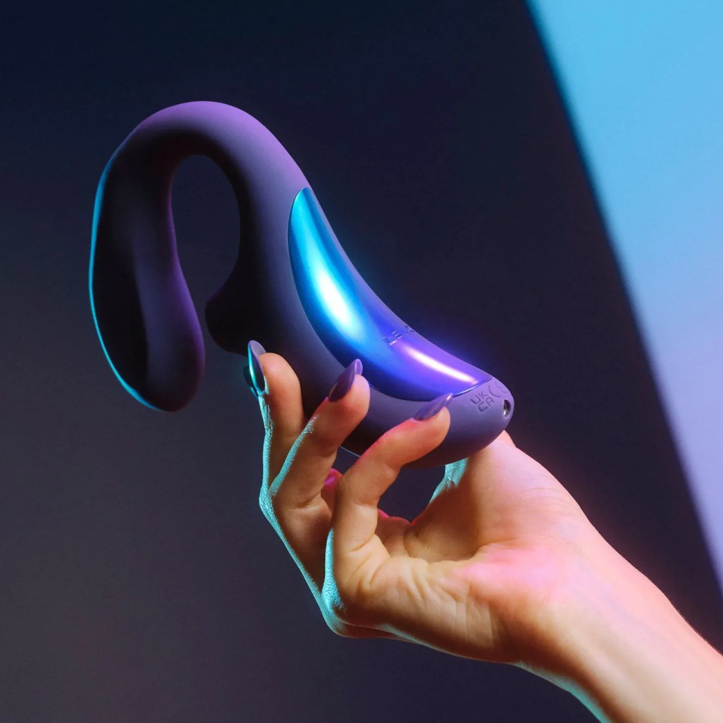 LELO - ENIGMA Wave Massager - Cyber Purple